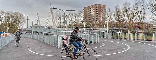 Lijsttrekkersdebat in Martiniplaza: symbolisch akkoord tegen reclamebelasting // Schouw Bedrijventerrein West: "Volgens mij woont daar iemand illegaal!" 