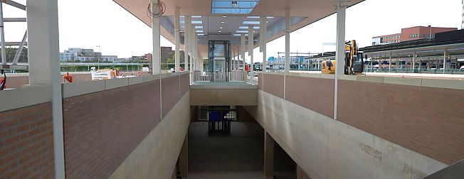 Alvast een kijkje op het nieuwe busstation van Groningen // Hengelzaak Titus Blom sluit de deuren