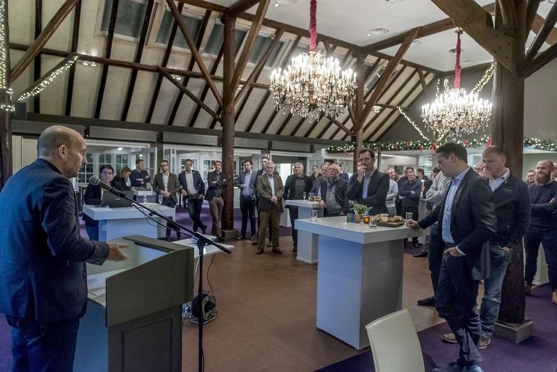 Gezellige drukte eindejaarsbijeenkomst VBZO in De Coendersborg