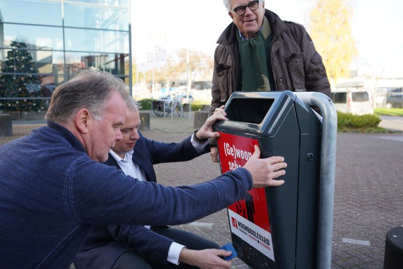 Extra prullenbakken om de Woonboulevard schoon en aantrekkelijk te houden