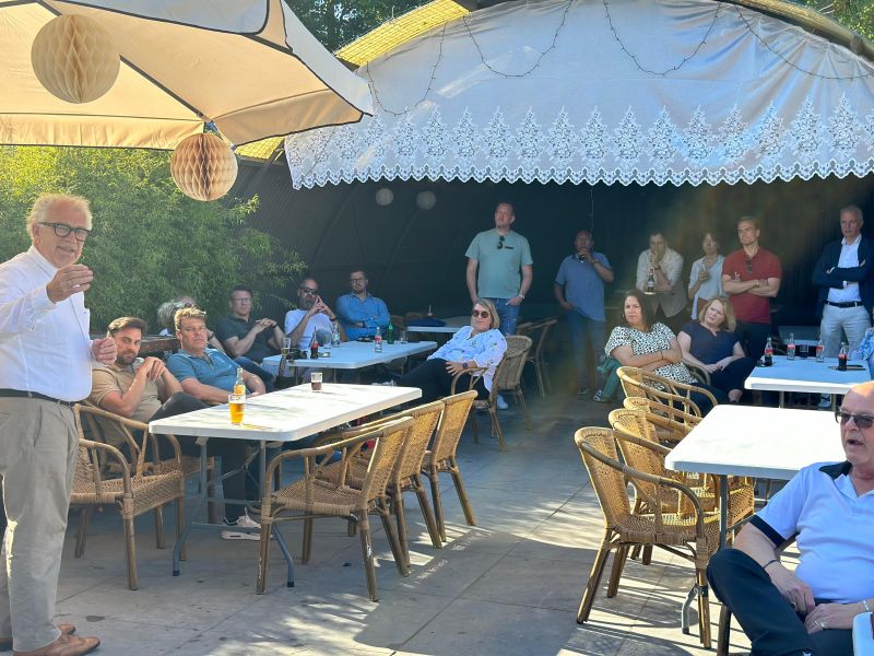 Ondernemers Hoendiep positief over ervaring met COA; oproep aan gemeente om werk te maken van parkmanagement 
